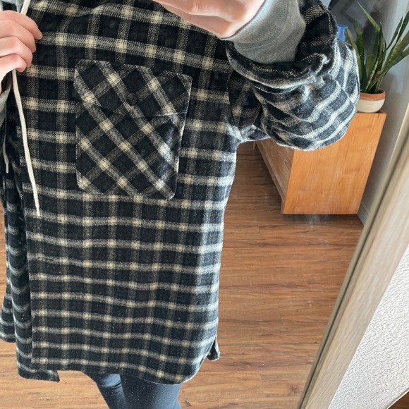 Button down - Picture 2 of 4